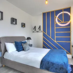  Apartment Hadrian's Place - Full House - Off Road Parking And Sky Sports United Kingdom